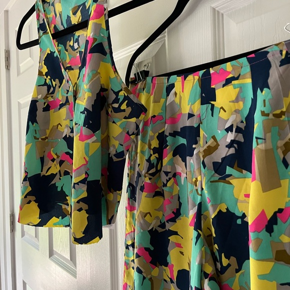 Noisy May Abstract 2 Piece Top & Bottoms - Picture 1 of 3